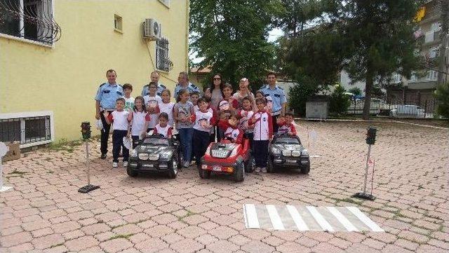 İlkokul Öğrencilerine Trafik Dedektifi Eğitimi