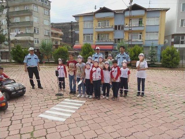 İlkokul Öğrencilerine Trafik Dedektifi Eğitimi