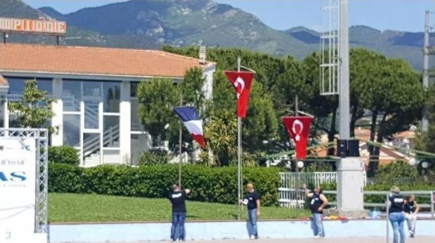 &Ouml;zel Sporculardan Tarihi Başarı