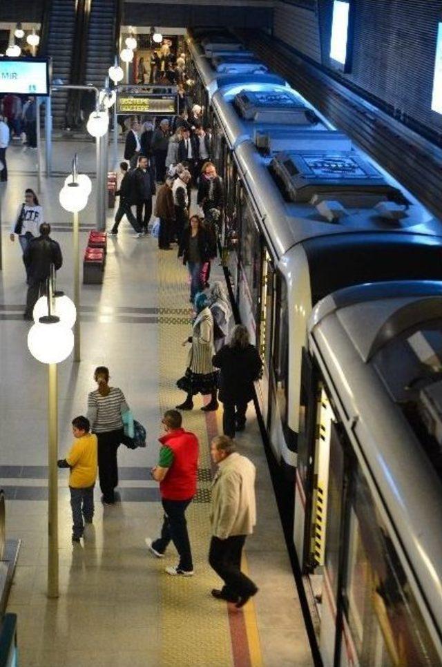 İzmir’de Toplu Ulaşımda Bayram Müjdesi