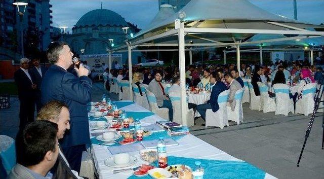 Başkan Akyürek, Öğrencilerle İftarda Buluştu