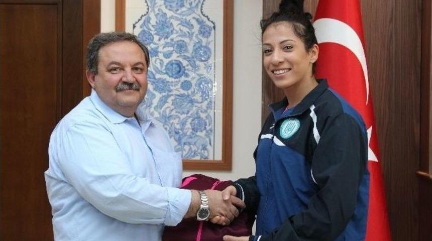 Besyo &Ouml;ğrencileri Madalyayla D&ouml;nd&uuml;ler