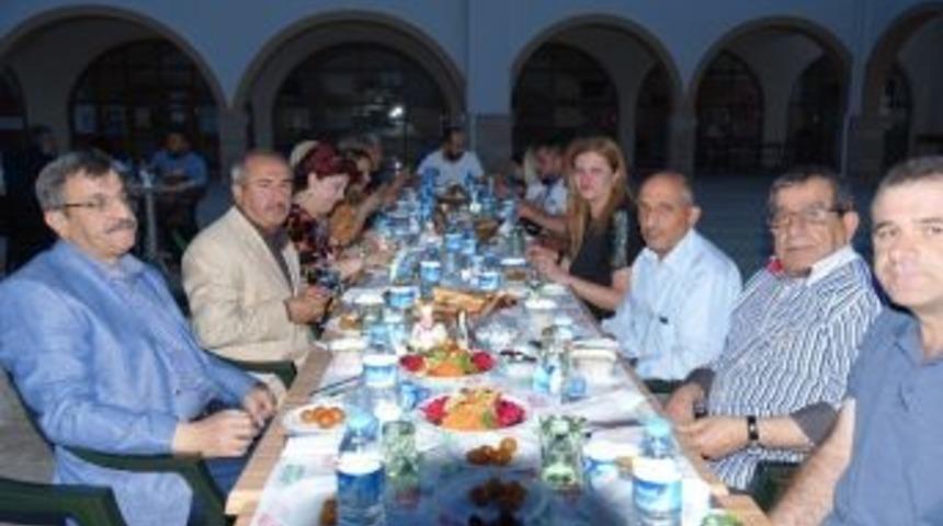 Himya&ccedil;-der&rsquo;den Geleneksel İftar Yemeği