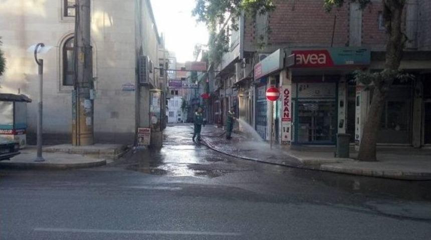 Cadde Ve Sokaklar Temizleniyor