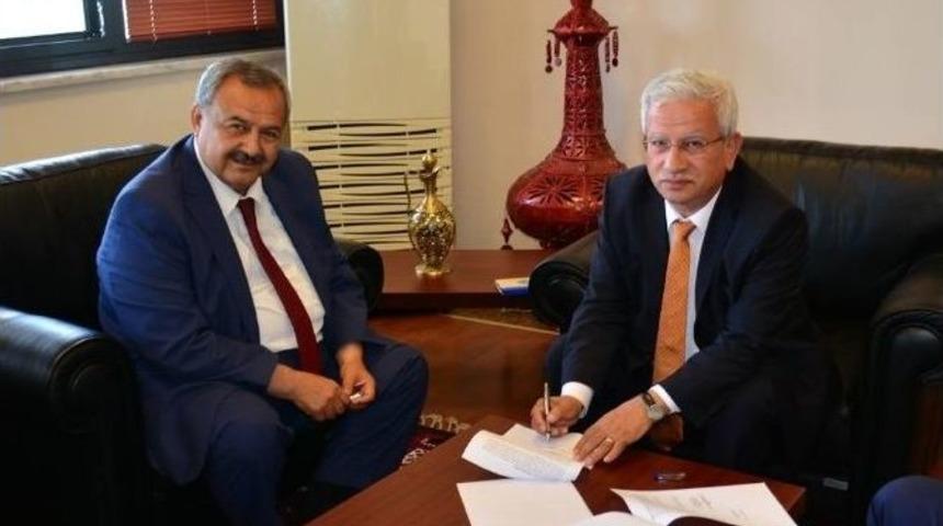 Balıkesir &Uuml;niversitesi İle Burhaniye Belediye Arasında Arazi Protokol&uuml; İmzalandı