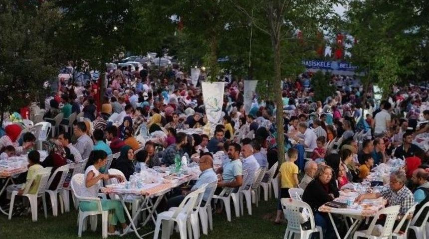 Başiskele Sahilinde İftar Ve Dua Gecesi