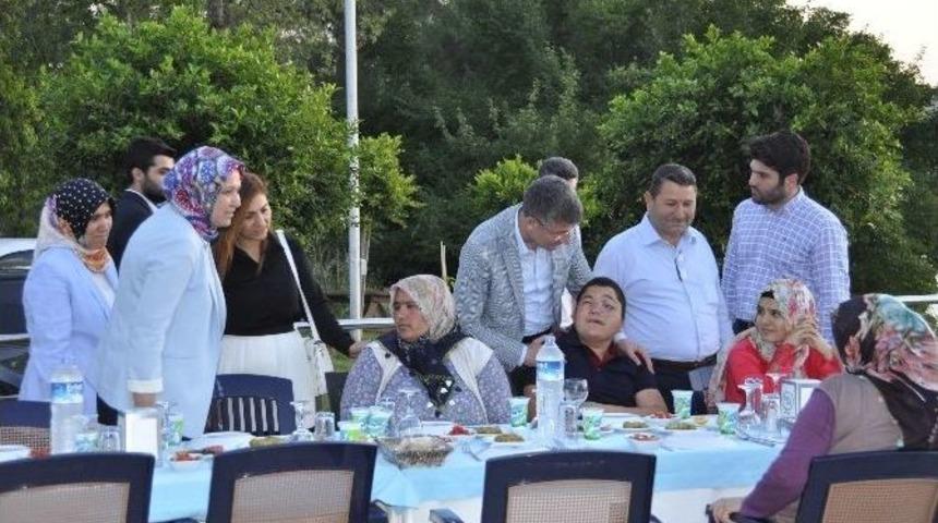 Ak Parti’den Şehit Aileleri Ve Gazilere İftar
