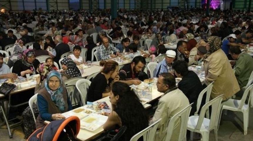 Odunpazarı&rsquo;ndan 4 Bin 500 Kişiye İftar Yemeği