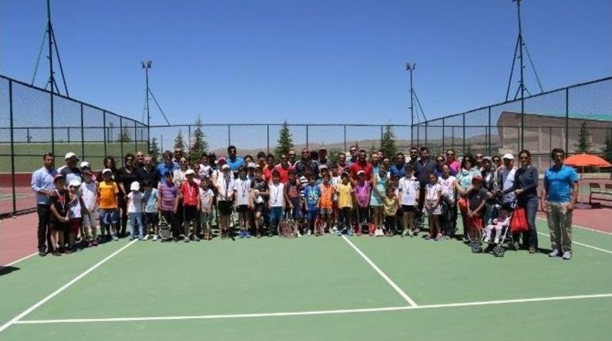 İn&ouml;n&uuml; &Uuml;niversitesi Tenis Turnuvasına Ev Sahipliği Yaptı