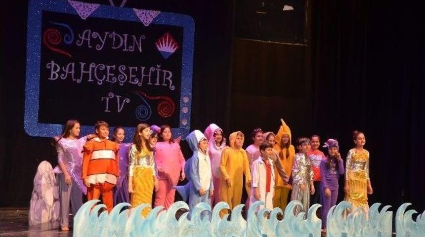 Bah&ccedil;eşehir Koleji &Ouml;ğrencilerinden İngilizce Gecesi