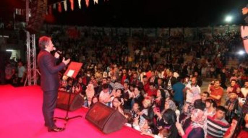 Aksaray Ramazan Sokağı&rsquo;nda Abdurrahman &Ouml;n&uuml;l Konseri