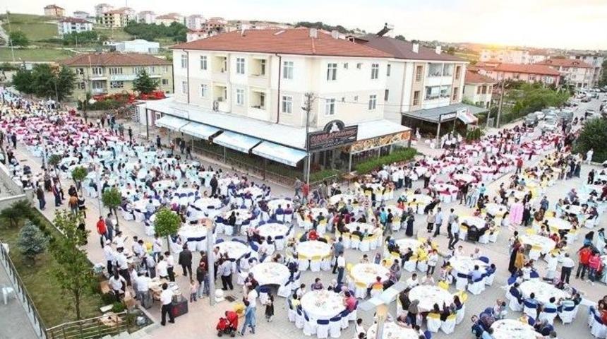 Kaynarca G&ouml;n&uuml;l Sofralarında Buluştu