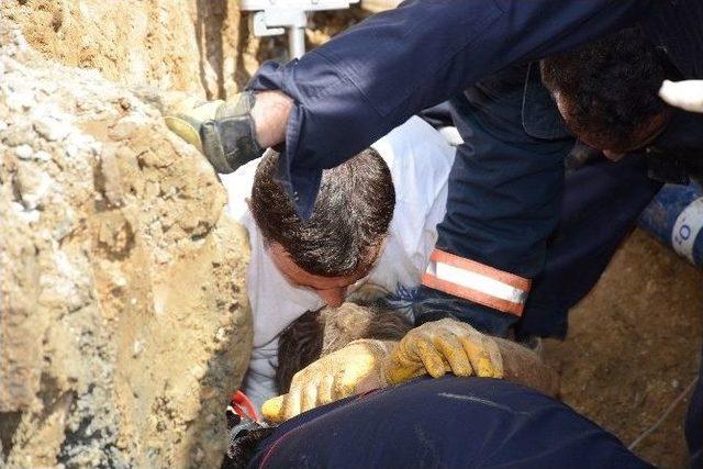 Üsküdar’da Toprak Altında Kalan İşçi Kurtarıldı