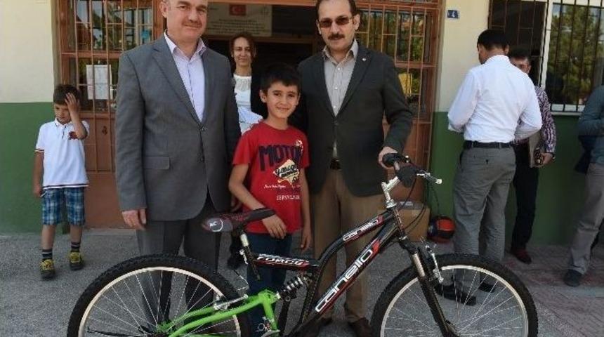 Uşak Belediyesi Okullarda Pil Ve Atık Yağ Toplama Yarışmaları D&uuml;zenliyor