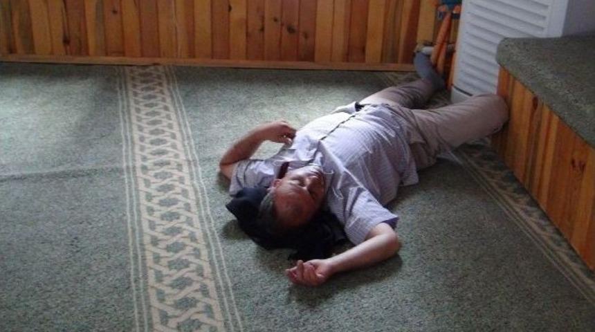 Sıcaktan Bunalan Vatandaşlar Camilere Akın Ediyor