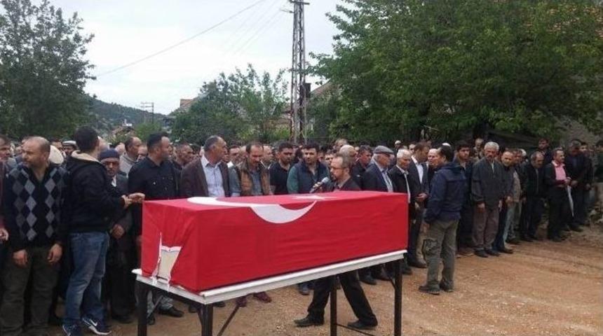 Kansere Yenik D&uuml;şen Polis Memuru Toprağa Verildi