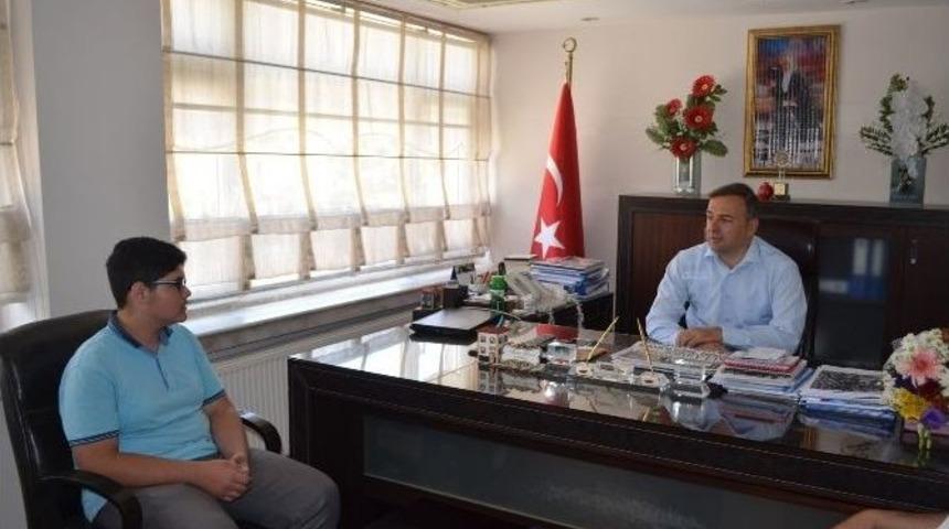 Kaymakam G&uuml;ven&rsquo;den Teog Birincisine &Ouml;d&uuml;l