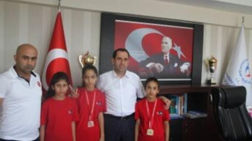 &Ccedil;ermikli G&uuml;reş&ccedil;ilerden Diyarbakır Gen&ccedil;lik Hizmetleri Ve İl M&uuml;d&uuml;r&uuml; Demir&rsquo;e Ziyaret