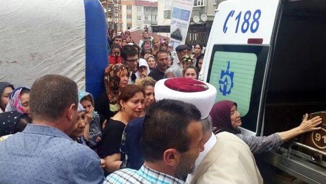 Polis Olabilmek İçin Vitamin Hapı Kullanan Genç Evinde Ölü Bulundu