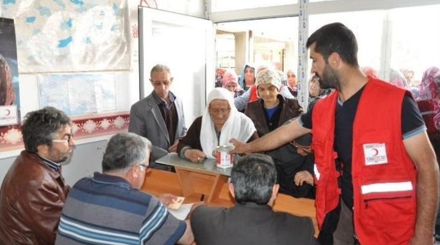 T&uuml;rk Kızılayı Sorgun Şubesi Kavurma Ve Giyecek Dağıttı