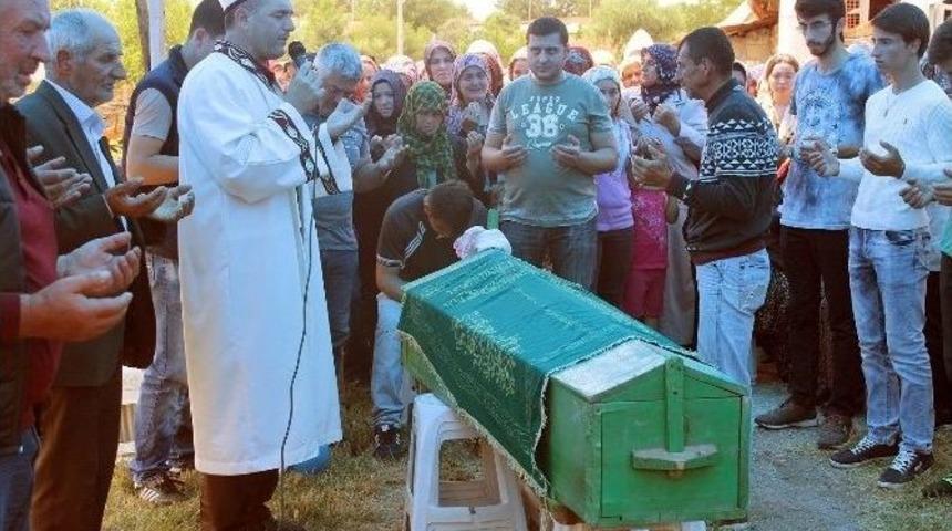 Trafik Kazasında &Ouml;len &Ouml;ğrenci Toprağa Verildi