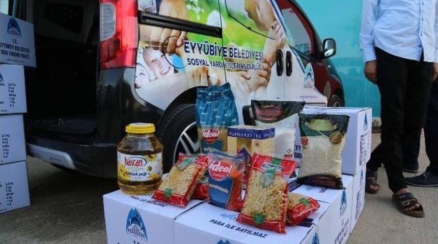 Eyy&uuml;biye Belediyesinden Vatandaşlara 5 Bin Gıda Paketi