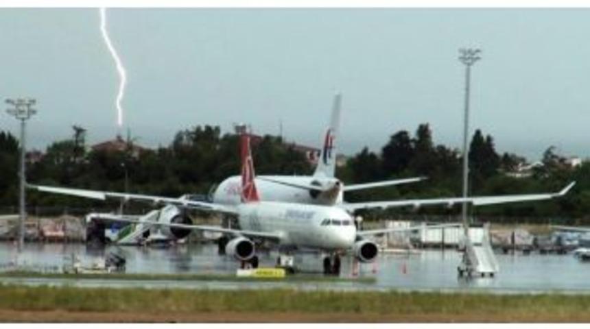 Hava Trafiğine Bulut Engeli