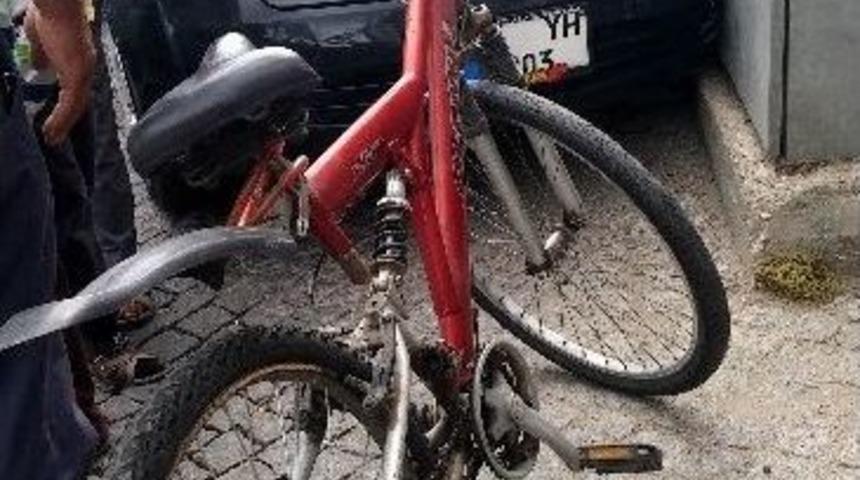 Otomobilin &Ccedil;arptığı Bisikletli Ağır Yaralandı