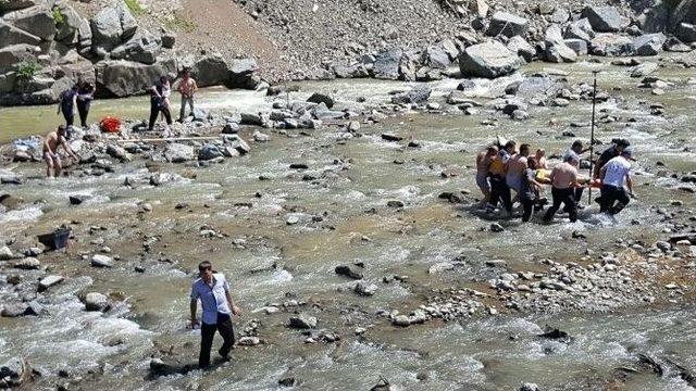 Serinlemek İçin Girdiği Derede Boğuldu