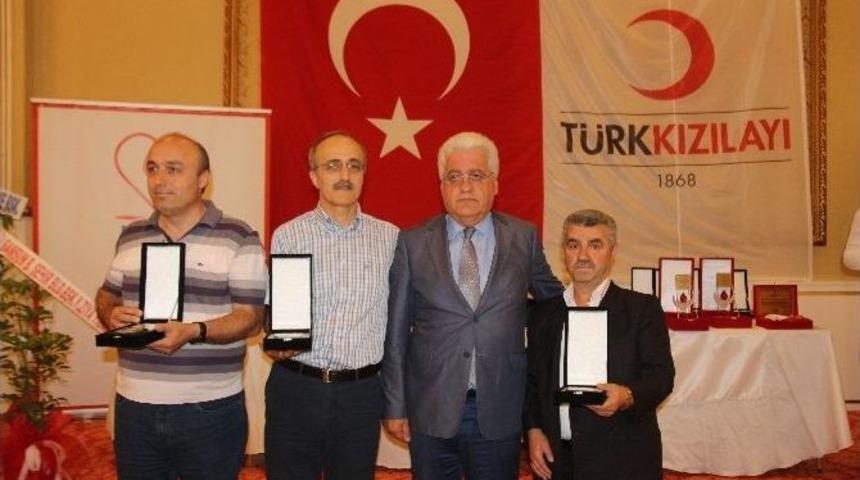Kan Bağış&ccedil;ıları &Ouml;d&uuml;llendirildi