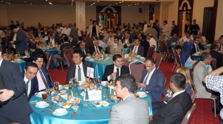 Vali, İftar Yemeğinde Şanlıurfalılardan Helallik İstedi