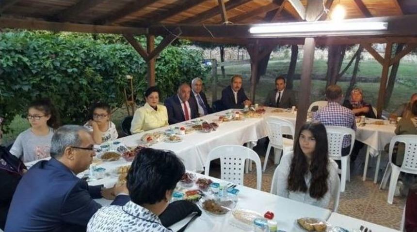 Koruyucu Aileler Ve &Ccedil;ocuklar İftarda Buluştu