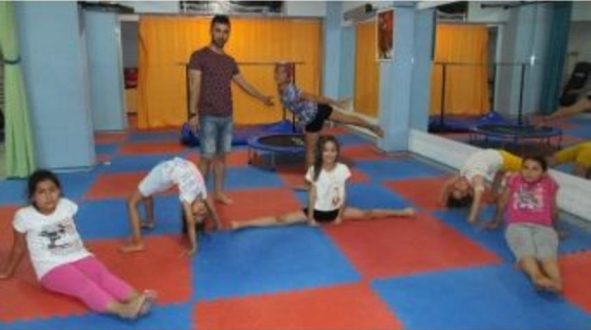 Burhaniyeli Jimnastik&ccedil;iler Yarışmaya Hazırlanıyor