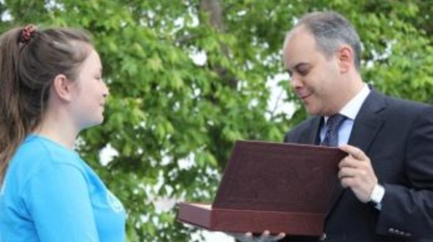 Yazdığı Mektupla Kamp Alanı Birincisi Oldu, Bakan Kılı&ccedil;&rsquo;dan Kur&rsquo;an Aldı