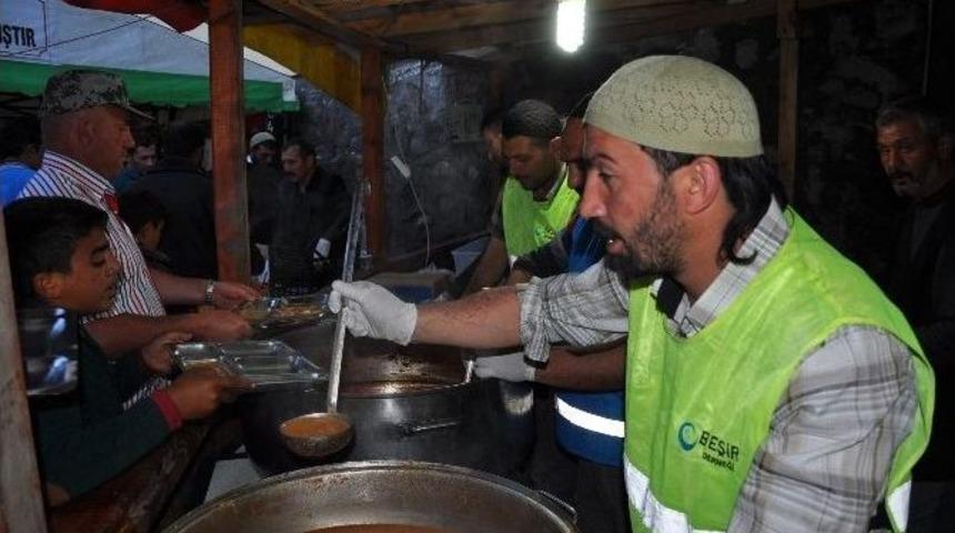 Semerkand Kars Şubesi G&uuml;nl&uuml;k 300 Kişiye İftar Yemeği Veriyor