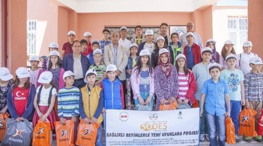 Ahlat&rsquo;ta Başarılı &Ouml;ğrenciler &Ouml;d&uuml;llendirildi