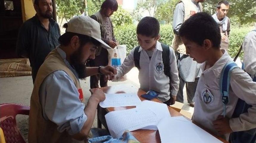 Afganistanlı Yetimler Ramazan Kumanyasıyla G&uuml;ld&uuml;