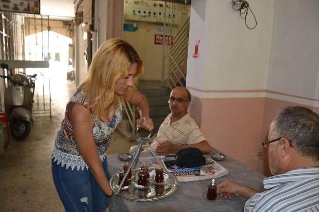 Yaşama Tek Koluyla Tutundu