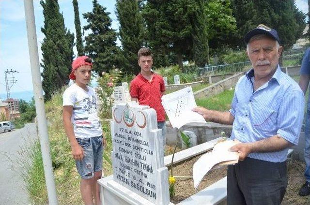 Şehit Oğlunun Mezarından Yol Geçmesini İstemiyor