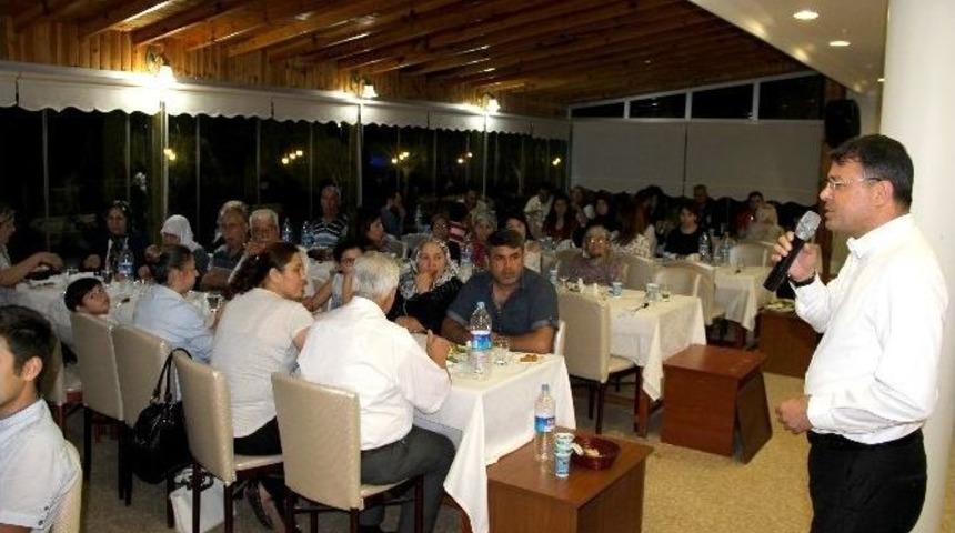 Başkan Turgut Gazi Ve Şehit Aileleriyle İftarda Buluştu