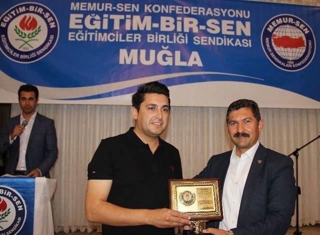 Eğitim Bir-sen’den İlçe Başkanlarına Plaket