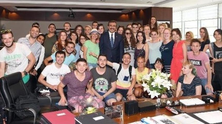 Başkan &Ccedil;etin, Avrupalı &Ouml;ğrencilere Kardeşlik Mesajı Verdi