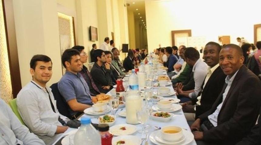 52 Farklı &Uuml;lkeden Yaklaşık 200 &Ouml;ğrenci Y&ouml;k&rsquo;te D&uuml;zenlenen İftarda Buluştu