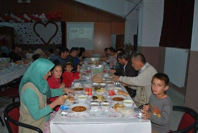 Öğrencilere Ve Velilere Pazarlar Çok Programlı Anadolu Lisesi Tanıtıldı