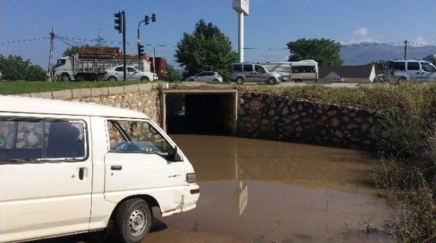 Alt Ge&ccedil;itleri Su Bastı