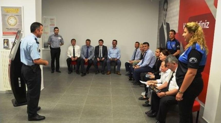 Polis, Banka &Ccedil;alışanlarını Bilgilendirdi