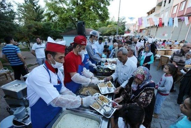 Gaziantep Büyükşehir’den Mahalle İftarları