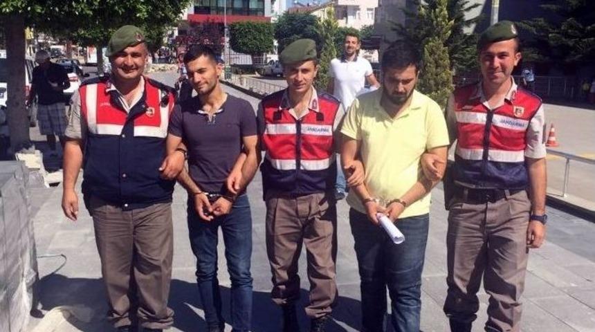 &Uuml;&ccedil; Kişinin &Uuml;zerinden &Ccedil;eşitli Uyuşturucu Maddeler &Ccedil;ıktı