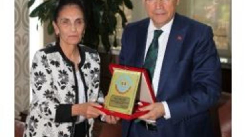 Anadolu B&ouml;brek Vakfı&rsquo;ndan Yaşar&rsquo;a Teşekk&uuml;r