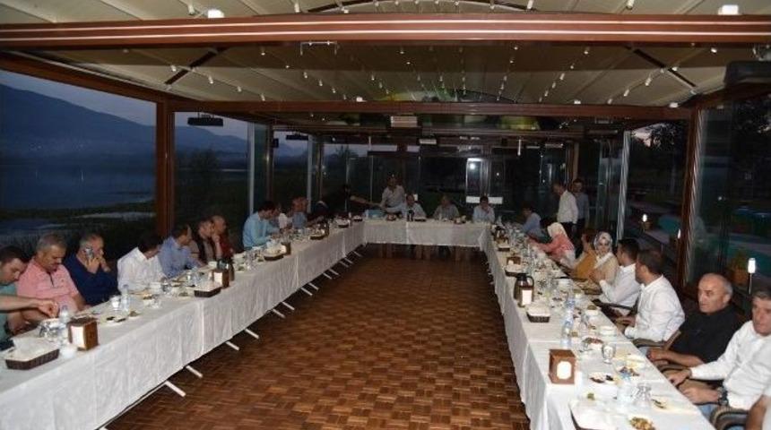 Üzülmez Ekibiyle Toplantı Ve İftar Yaptı